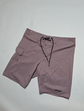 NWOT Men's Oakley Kana 21 2.0 boardshort in a Pastel Pink Size 34"x 20"